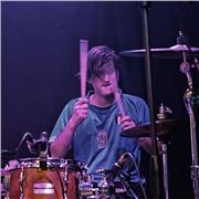 Lezioni di batteria per livello base o avanzato. Lezioni pratiche sullo strumento in base alle esigenze dell'allievo